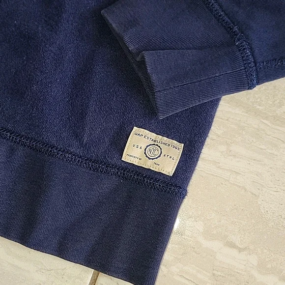 GAP Crewneck - Picture 2 of 3